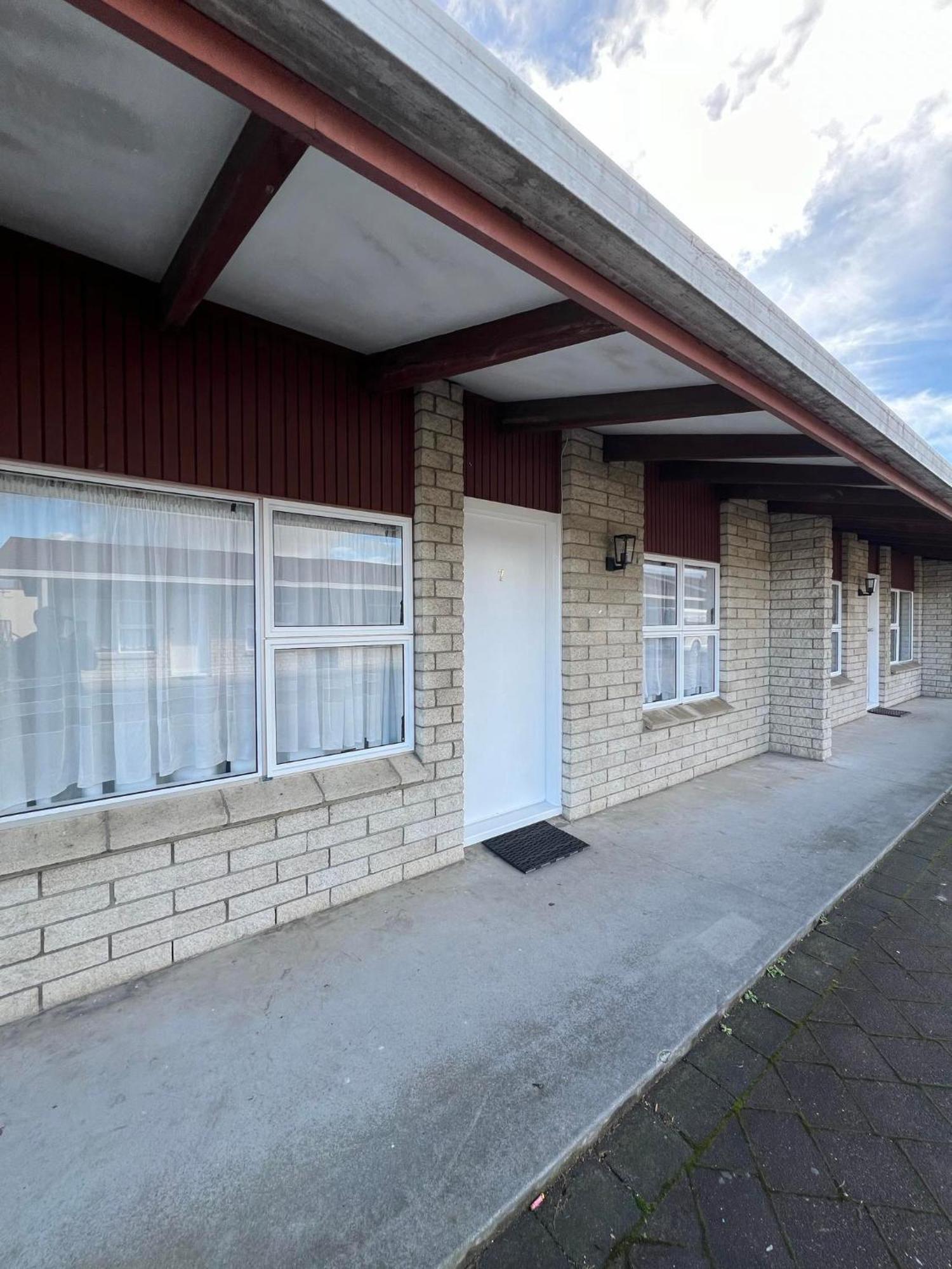 Hamilton Sunrise Motel Exterior photo