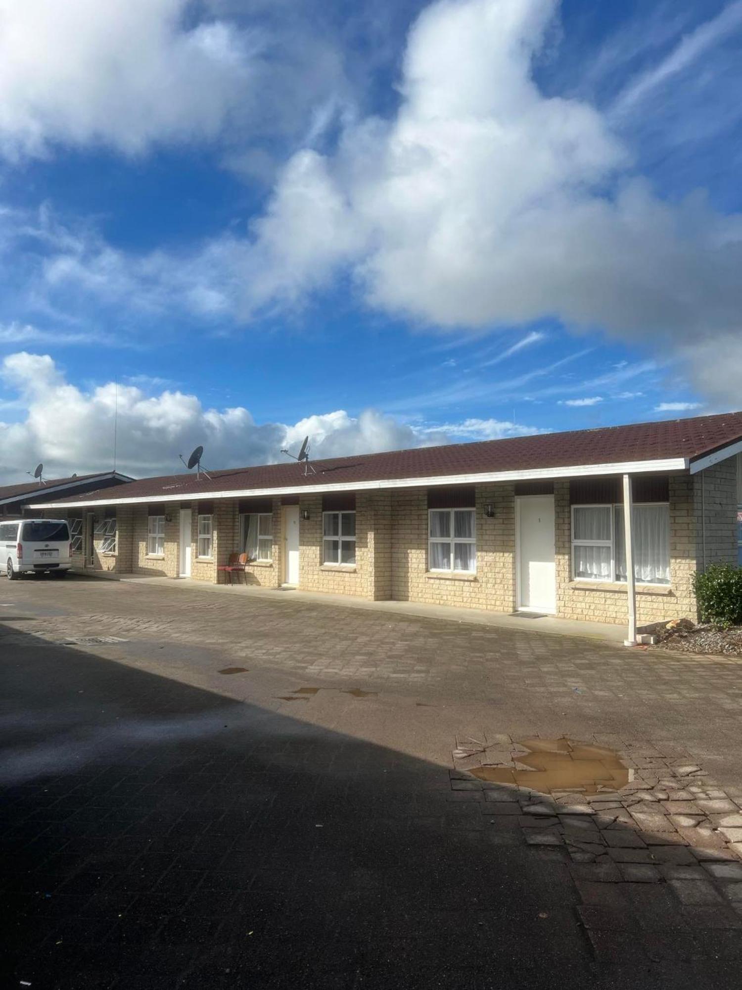 Hamilton Sunrise Motel Exterior photo